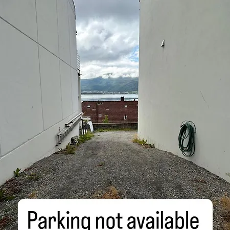 For Pendlere Eller Ferierende Med Onske Om Ro - Utsikt Mot Hav Og Fjell Apartman Ålesund