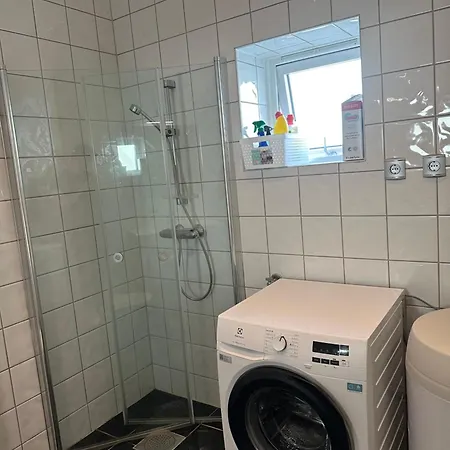 Apartman For Pendlere Eller Ferierende Med Onske Om Ro - Utsikt Mot Hav Og Fjell